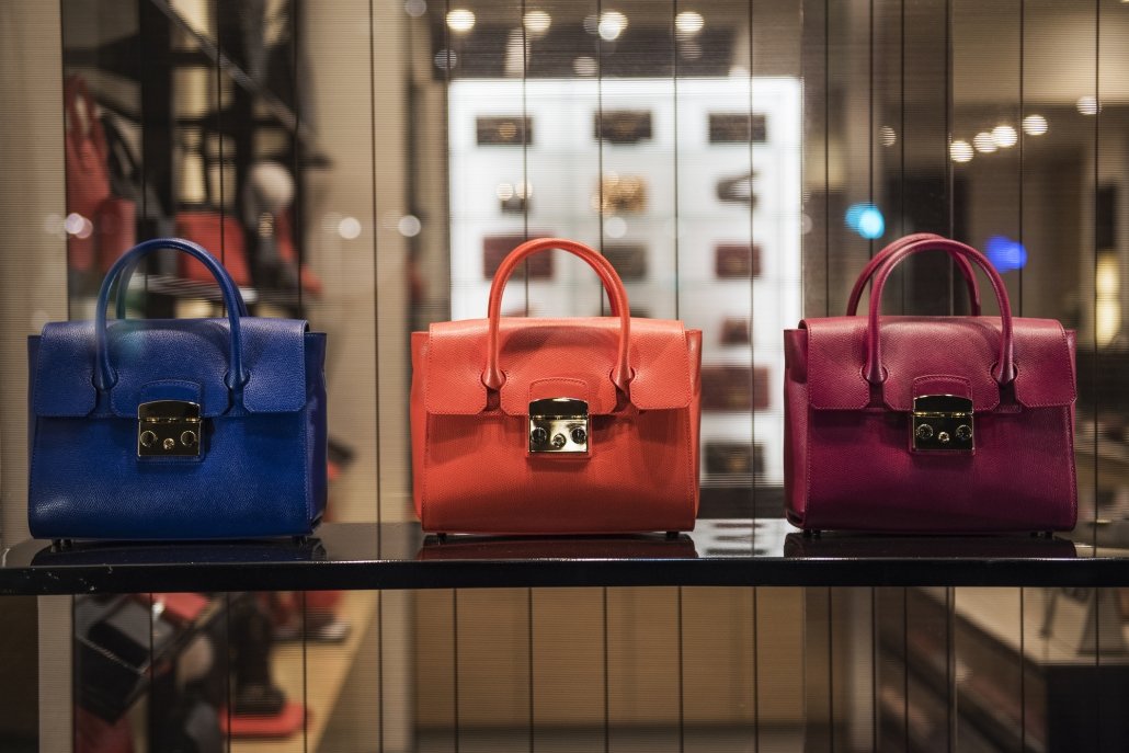 10 Reasons Why You Should Buy Pre Owned Designer Handbags!