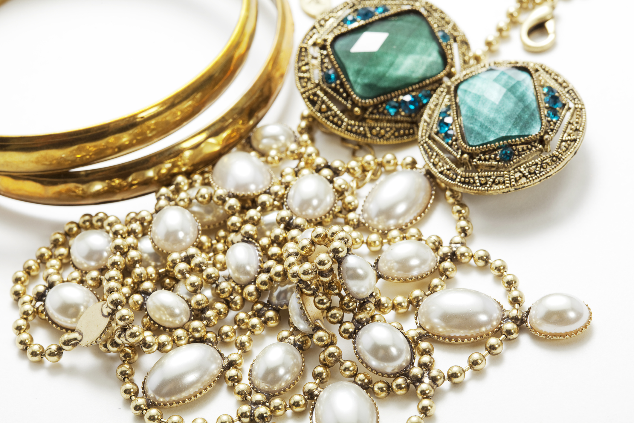 Top Questions to Ask When Selling Jewelry & Luxury Items - Watch & Wares